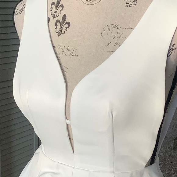 🎀 NWOT Lulu’s White Babydoll Dress 🎀 - Picture 7 of 10